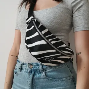 nerka welurowa mała czarny wąż (kopia)