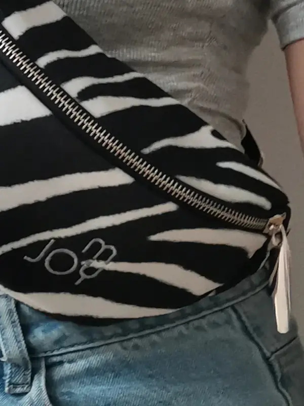 nerka welurowa mała czarny wąż (kopia)