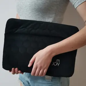 etui welurowe na laptop 15.6" czarny